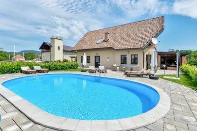Image de Maison confortable à Krasic avec sauna