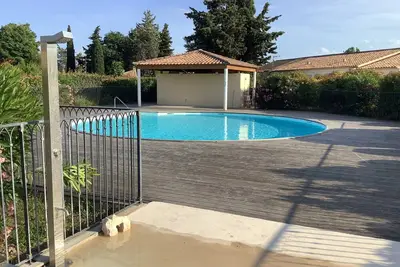 Image de Superbe T3 standing pour 4 personnes avec piscine.