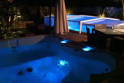 Near Soulac/sea, private indoor heated swimming pool, jacuzzi, Sauna.