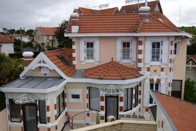 Image de studio pour 2 personnes bien équipé refait à neuf, climatisé classé 3 étoiles
