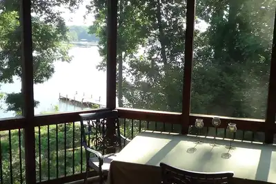 Image de Belle maison rustique au bord du lac, 4 kayaks, flotteurs, location de ponton, Wi-Fi gratuit