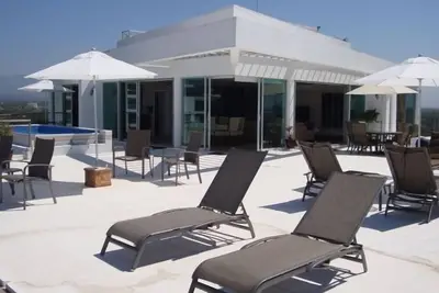 Image de **** Vente ÉNORME ***** Penthouse Oceanfront 5000sf piscine privée, immense terrasse