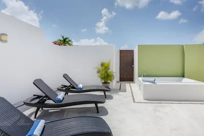 Image de Summer Special! 1 Block to Coco Beach and 5th Ave, Private roof, Free WiFi, Pool (Mer)