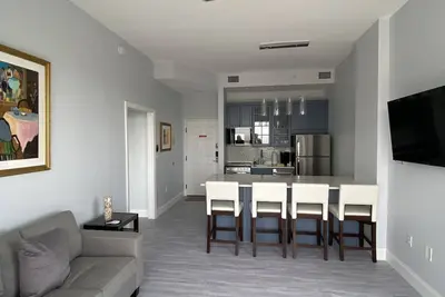 Image de Condo Penthouse avec une vue imprenable sur le coucher du soleil! !