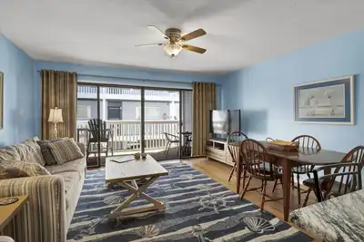 Image de Sea Colony B2 - Condo lumineux et plage 1 chambre face à l'océan avec piscine
