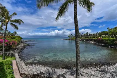 Image de Magnifique condo # 203 1 ch + loft, 2 ch! Vue complète de Honokeana Cove.