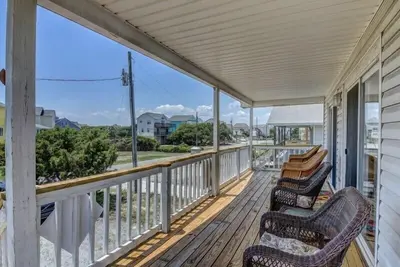 Image de Sassy Seahorse: 3 Br / 2 Ba, 6 couchages, Ă pied de la plage, dans le sud de Surf City