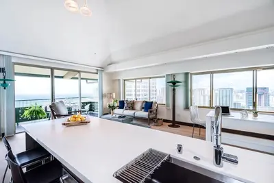 Image de Balayage de 270 degrés océan et Waikiki vues de ce penthouse fabuleux!
