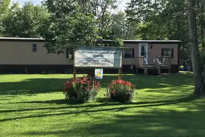 Image de Lac Pymatuning, à distance de marche du lac, de la marina et du lancement. Venez vous détendre
