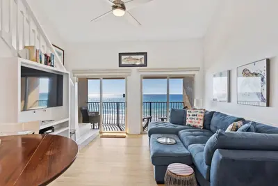 Image de 44- Magnifique condo Front De Plage avec Loft Ă Crystal Beach. Coral Reef Club