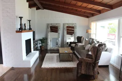 Image de 2 minutes à pied de la plage! Incroyable Resort Beach House House W \/ A \/ C & Wifi! !