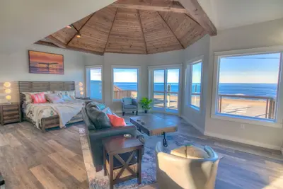 L'observation des baleines n'a jamais été aussi facile dans ce studio ultra moderne à Depoe Bay! Nuit Gratuite!