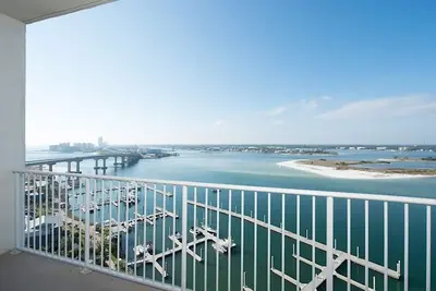 Image de Fabuleux Condo Penthouse avec vue pittoresque et meilleures commodités!
