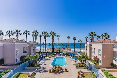 Beau condo front de mer avec piscine et jacuzzi! ! !