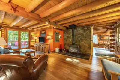 Baja Norte - Cabane en Rondins Confortable, Parfaite Pour une Escapade Hivernale!