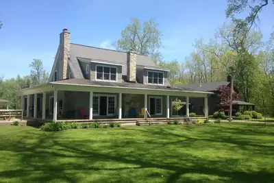 Belle propriété du lac Érié, 6 ch, 4 salles de bain, plage privée, porche enveloppant.