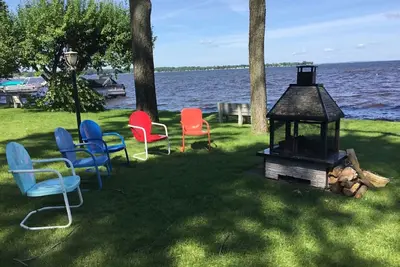 Image de Belle Lakefront 4 chambres \/ 4 salles de bain avec vue imprenable sur le lac Houghton - 12 personnes