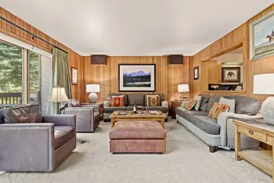 Image de Rmr: Excellent accès au ski! Grande maison de ville pour 10 amis. Activités gratuites incluses!