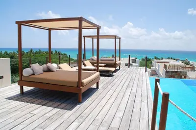 Image de Modern, 1 Block to Mamita's Beach & 5th Ave, Beautiful rooftop pool, Free WiFi (La brisa)