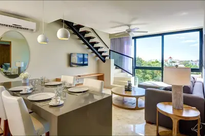 Image de 2br Private Rooftop mini pool, 2 Level Condo, Central, Gym, Yoga, Free Wifi (405s)
