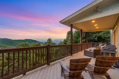 Image de Hou la la! Restez dans le style à North Asheville. Découvrez les vues depuis le pont! Comprend Biltmore.