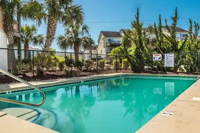 Image de Sundancer: maison 4 Br / 3 Ba Ă Surf City, piscine pour 11 personnes, lancement de kayak