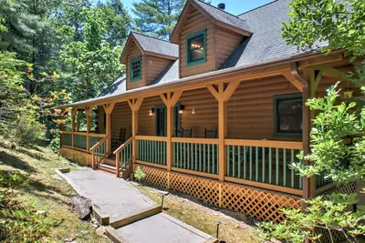 Image de Une cabane en rondins classique avec vue sur la montagne, près d'Asheville, et très abordable!
