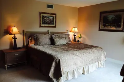 Image de 200 marches Bed to BeachElegant 3 lits 4. 5 bains 2200 $ à 3200 $ w