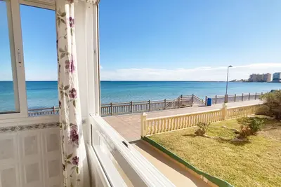 Image de Bright and spacious 3 bedroom frontline with stunning views