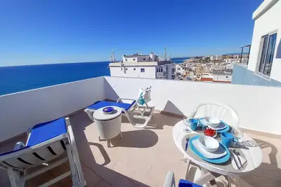 Image de Atlantico 13 - Terrasse avec transats, Wifi, vue magnifique sur la ville et la mer
