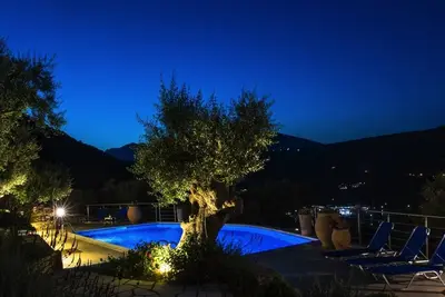 Image de Quatre villas de luxe avec vue panoramique et parking privé couvert
