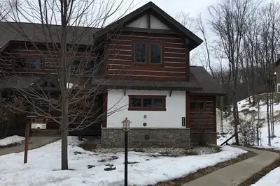 Image de Condo Creekside avec bain à remous privé à Boyne! Ski-in / Ski-out, Golf, Vélo, Natation
