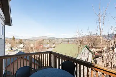 Image de Réserve privée - Cette maison de ville facile à vivre a un emplacement au centre-ville et de nombreuses fonctionnalités intéressantes!