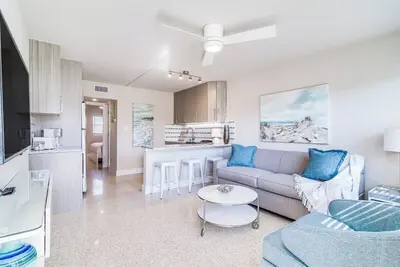 Image de Nouvelle Liste! ! ! Appartement 1br avec accès incroyable à la plage! Marchez jusqu'à la jetée!