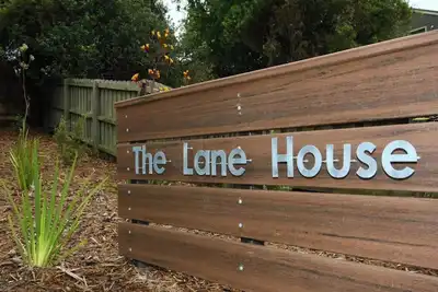 The Lane House - de conception architecturale avec la plage de l'autre côté de la route