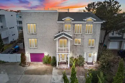 Image de 10Bd \/ 10Ba Grande maison de plage avec vue sur l'océan, piscine intérieure à Virginia Beach