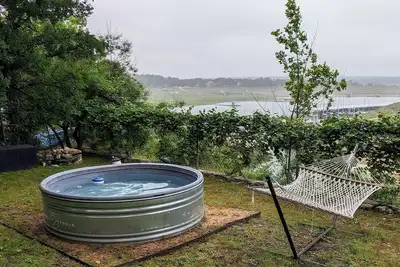 Image de South Shore Waterfront Cabin Lake Travis - Dog-friendly, crique isolée, nager, pêcher, bateau! Wifi gratuit