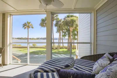 Image de Détendez-vous au soleil dans ce condo au bord de la rivière!