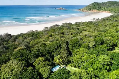 Image de Ambiance décontractée sur la plage avec style luxueux - pour les amoureux de détente et de romance