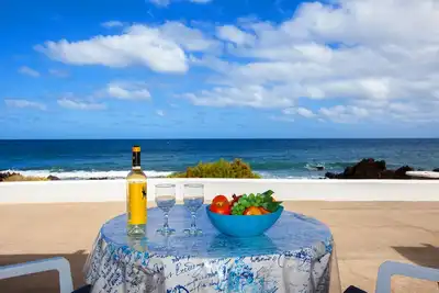 Image de Oceanfront Bungalow dans un cadre paisible