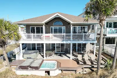 Image de Panama City Beach House 11br 6 Ba Slps 35 Ouvert 9 / 7-28 ans 18-25 ans et animaux de compagnie Ok