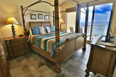 Image de Gulf Crest-2 Br au 22ème étage *** Comprend les chaises de plage ***