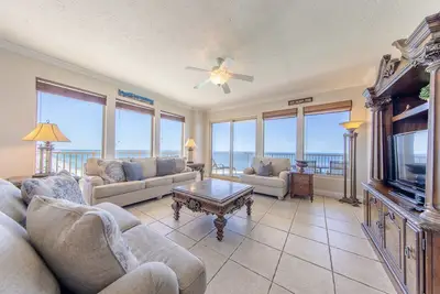 Image de 3 Br ** Unité d'extrémité Gulf Crest Lits King Size Toutes les chambres Chaises de plage incluses
