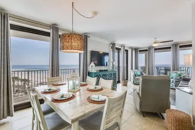 Image de Remodeled! Immense balcon! # 501 Unité de coin en bord de mer / Vues dans toutes les chambres!