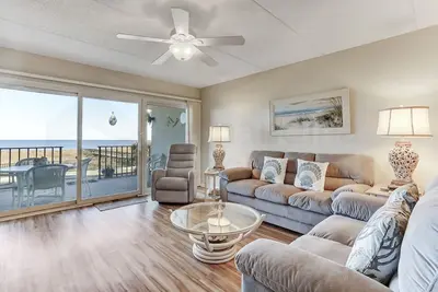 Image de 1er étage, condo 2/2 Oceanfront, 6 personnes. Balcon, piscine. Beau décor.