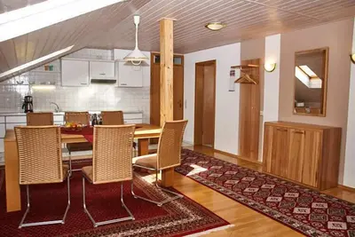 Image de Appartement spacieux avec terrasse sur le toit et jardin