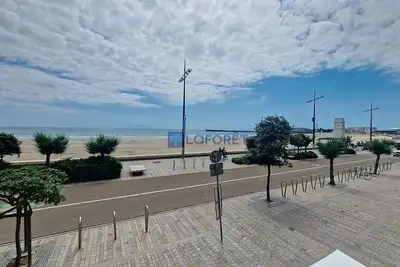 Image de Beau Studio 1er étage avec balcon et ascenseur