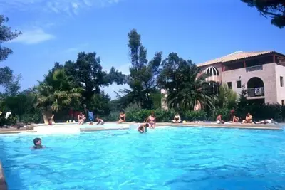 Image de Appartement pour 4 personnes avec piscine Ă quelques pas de la plage Ă Saint Aygulf