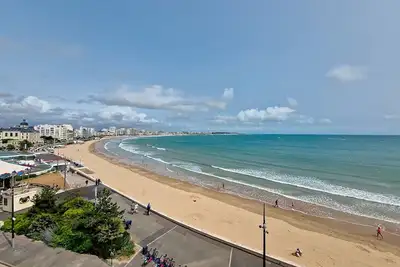 Image de Appartement T2 face plage, confortable, balcon, 4 pers. , prox. centre, parking, ascenseur
