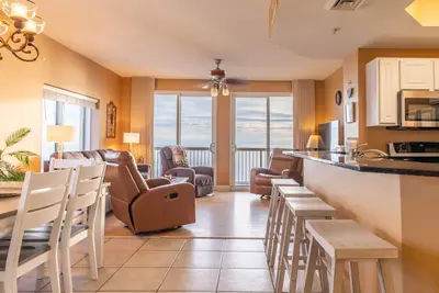 Image de Calypso 3br / 3ba Low 6th Flr Open Jan & Feb 4 Free Beach Chairs 3 / 1-10 / 31